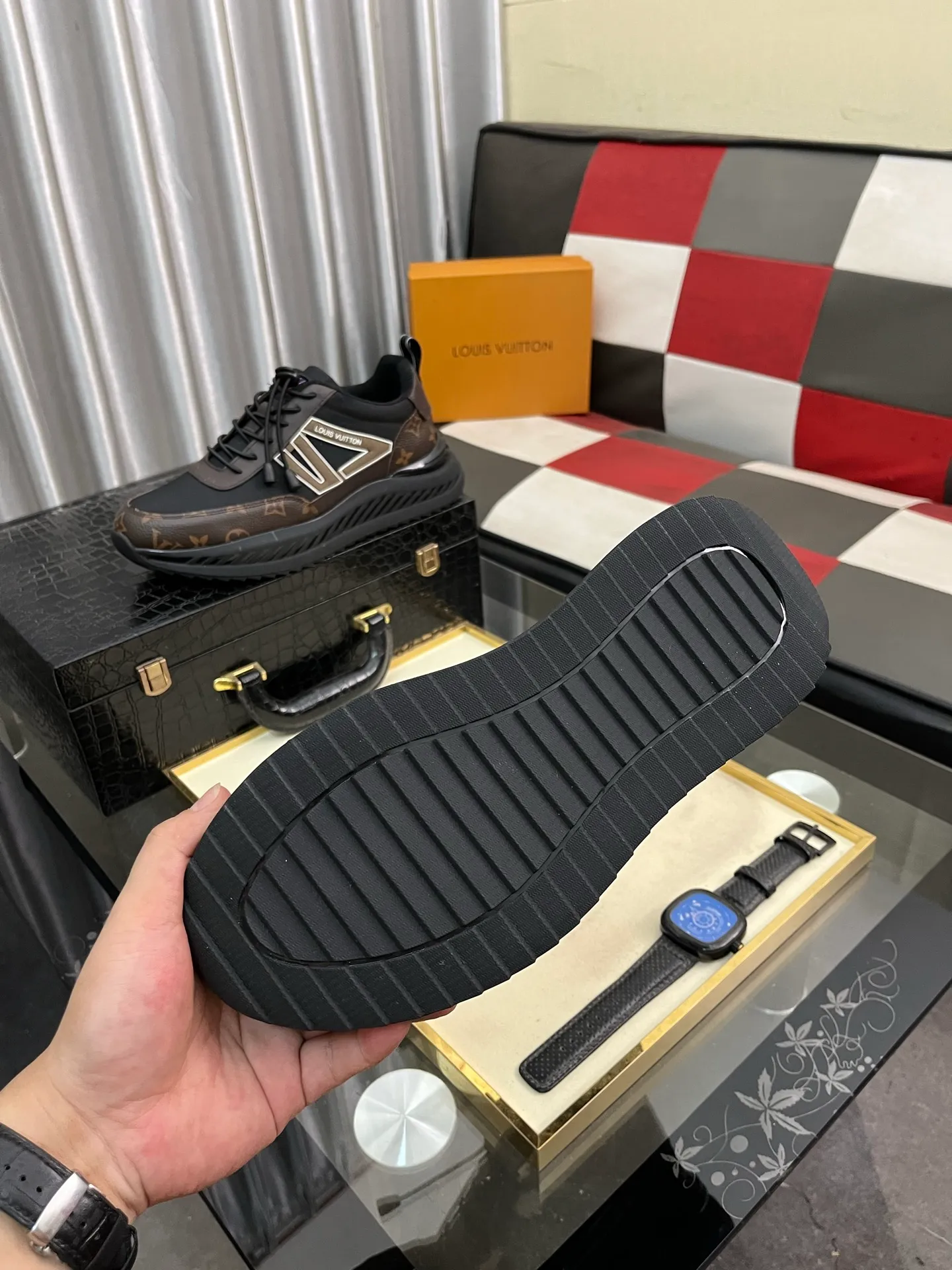 Men's shoes 💰458⌚️⌚️【LOUlS VUlTTON】Louis Vuitton ~ unique and casual style. LV counter purchasing 🏃casual shoes😍😍 are on sale at the men's counter at the same time. Italian imported brands select top-layer Italian cowhide. 🐑Sheepskin lining (refuses to discolor and grind feet) Sole: Original sole specially provided by the original factory 🎬Better in kind Code number: 38-444⃣️Color selection